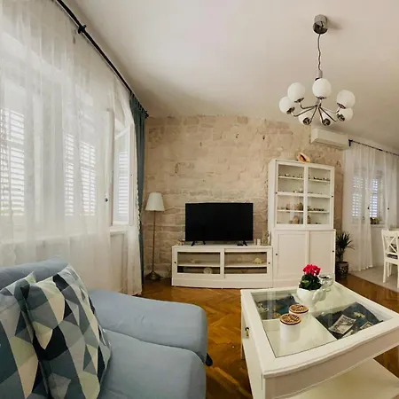 Luxury Lukas Apartman *