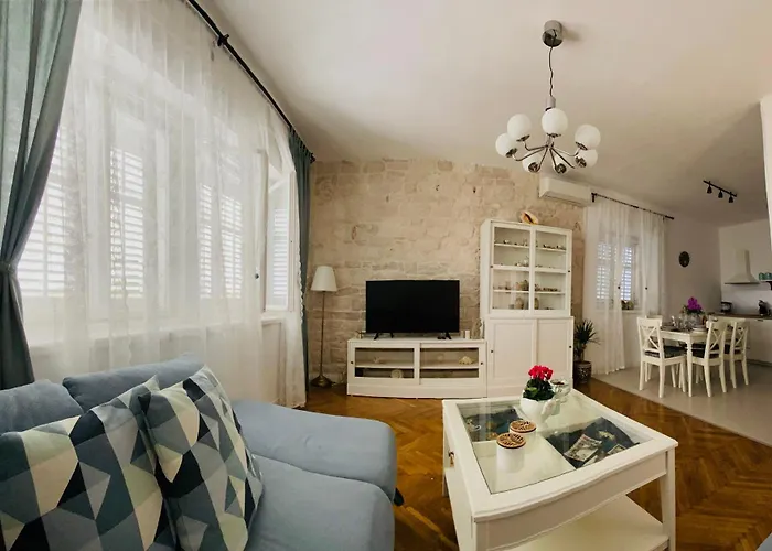 Luxury Lukas Apartament *