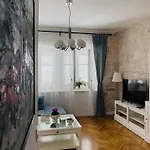 Luxury Lukas *