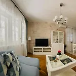 Luxury Lukas Apartamento *