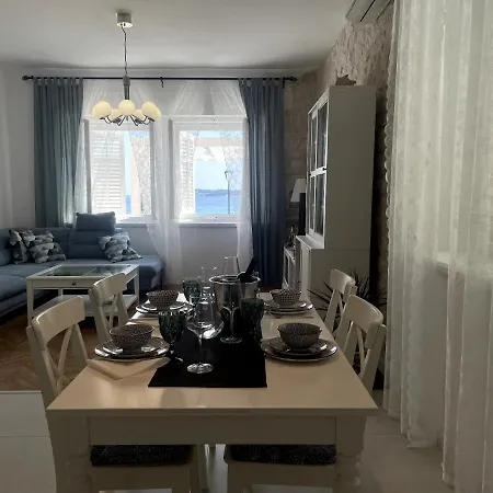 Luxury Lukas شقة *