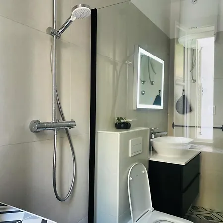 Luxury Lukas شقة *